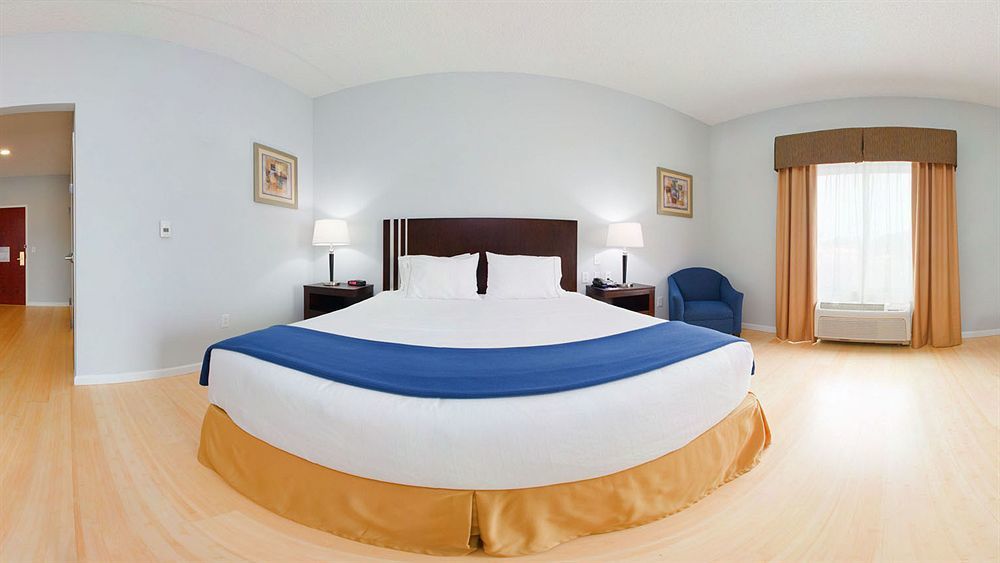 Holiday Inn Express - Bentleyville Екстериор снимка
