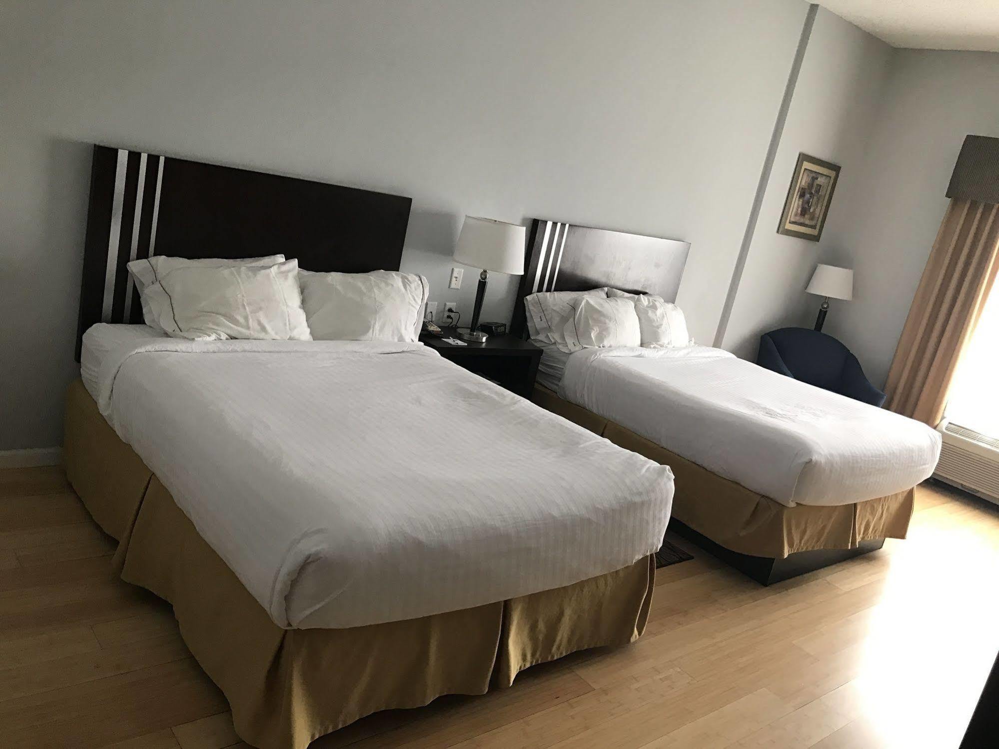 Holiday Inn Express - Bentleyville Екстериор снимка